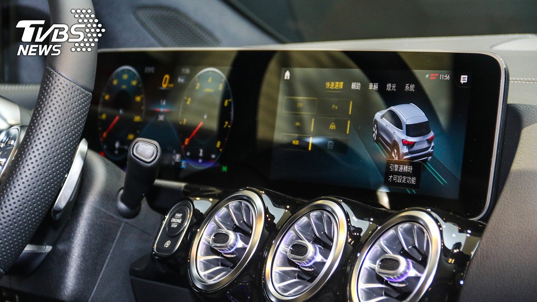 GLA 180標配7吋數位儀表版,GLA 200車型以上則標配10.25吋數位儀表。
