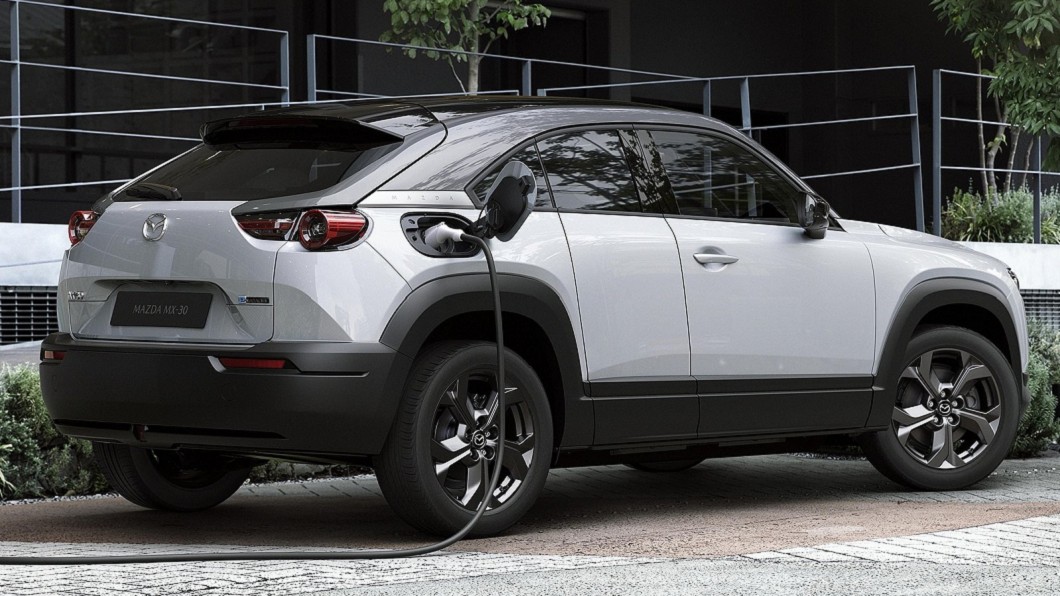 MX-30採用e-Skyactiv技術,車上配有35.5kWh的鋰電池。(圖片來源/ Mazda)