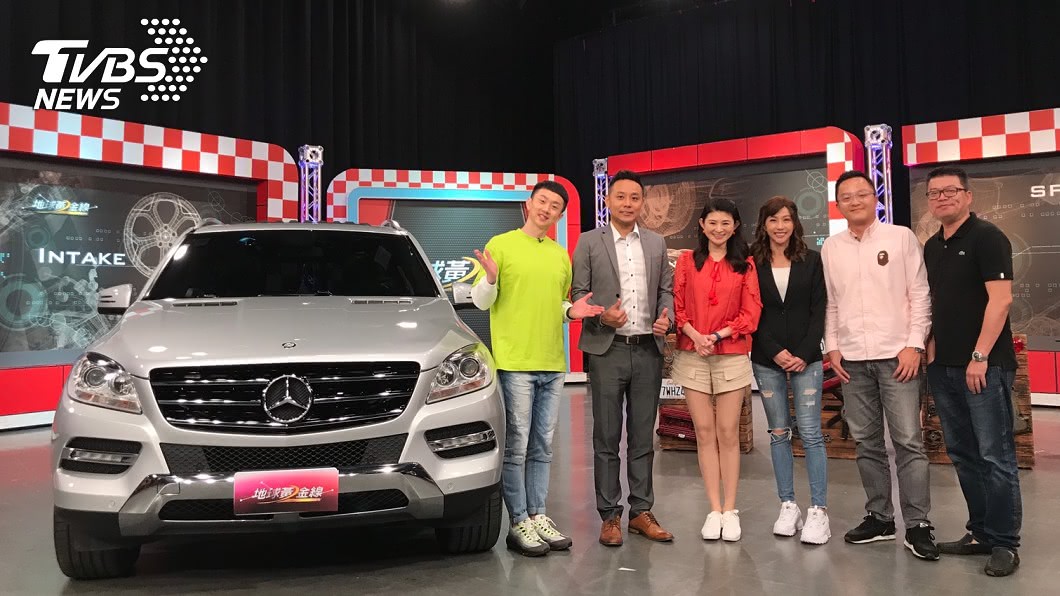 主持人宗怡、車評與麥克斯及他的愛車一同合照。(圖片來源/ 地球黃金線)