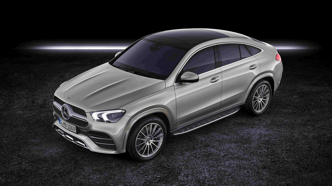 全新GLE Coupé具備家族化大面積鑽石水箱護罩。(圖片來源/ M-Benz)