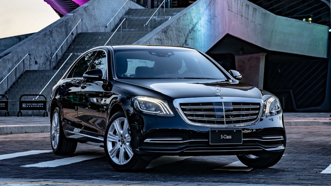S350d 運動版除了既有的 AMG Line 跑車化套件之外,另升級標配豪華內裝飾板套件。(圖片來源/ M-Benz)