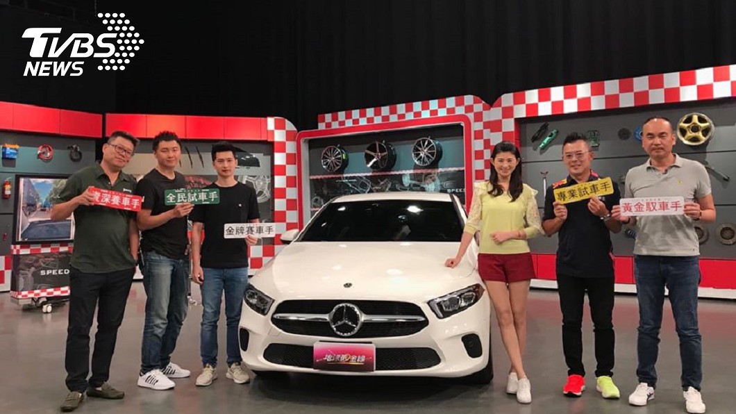 車評、主持人蘇宗怡、車手陳意凡一同與A200合照。(圖片來源/ 地球黃金線)