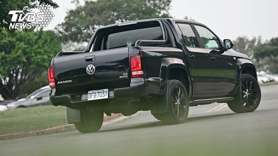 全車黑化套件給予Amarok Black Edition更多時尚感。