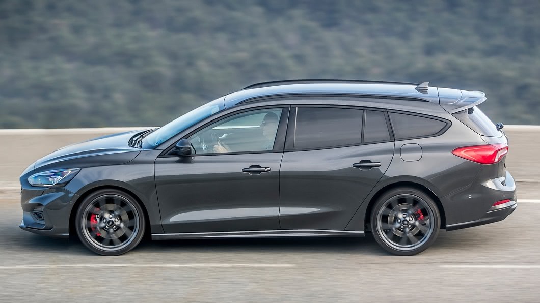 Ford Focus ST Wagon擁有新世代的家族設計語彙,帶來流暢俐落的運動化外觀。(圖片來源/ Ford)