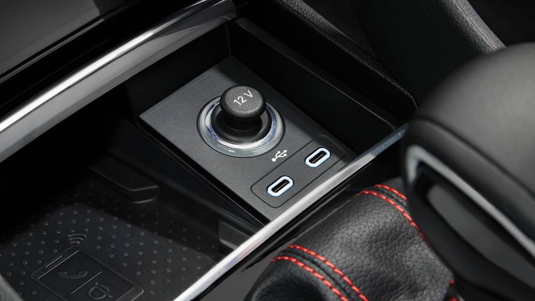 USB-C插座也是這波年式更新增加的配備。(圖片來源/ Škoda)
