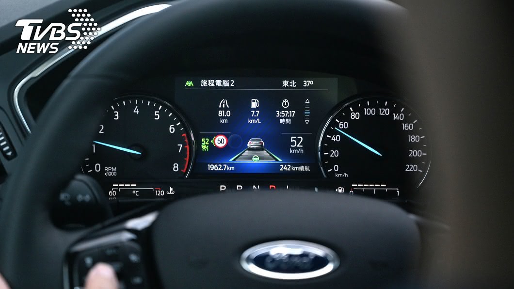Ford Kuga 180旗艦型儀錶板。