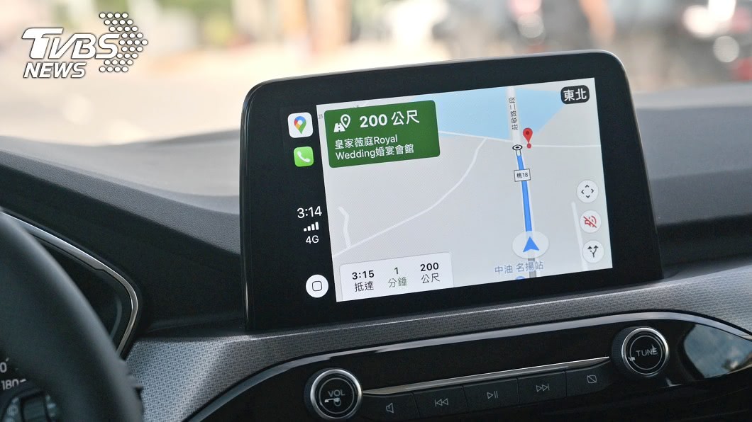 中控螢幕同樣為8吋,也有Sync3中文語音、原廠衛星導航、Apple CarPlay和Android Auto。