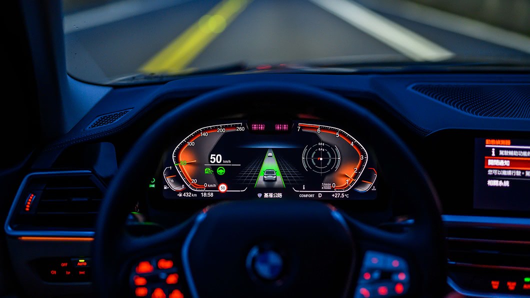 在安全配備方面,BMW 318i Luxury標配完整的BMW Personal CoPilot智慧駕駛輔助科技。(圖片來源/ BMW)
