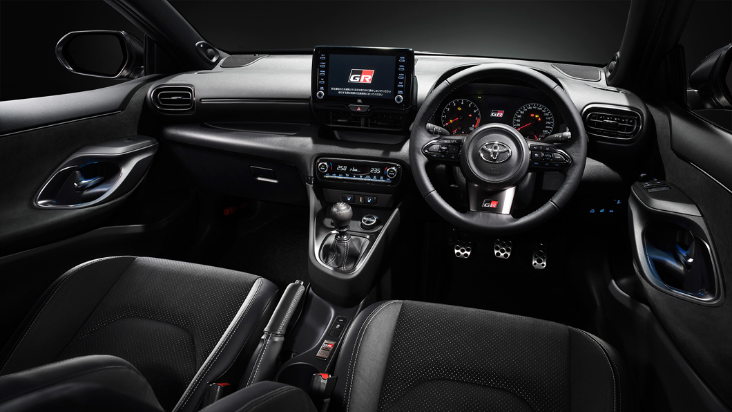 GR Yaris RZ First Edition為396萬日元;GR Yaris RZ High-performance‧First Edition車型則為456萬日元,折合台幣約分別為新台幣108.4萬元和新台幣124.9萬元。(圖片來源/ Toyota)