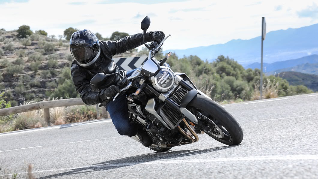 Honda CB1000R與Kawasaki H2是目前日系車中少數使用單搖臂設計的車款。(圖片來源/ Honda)