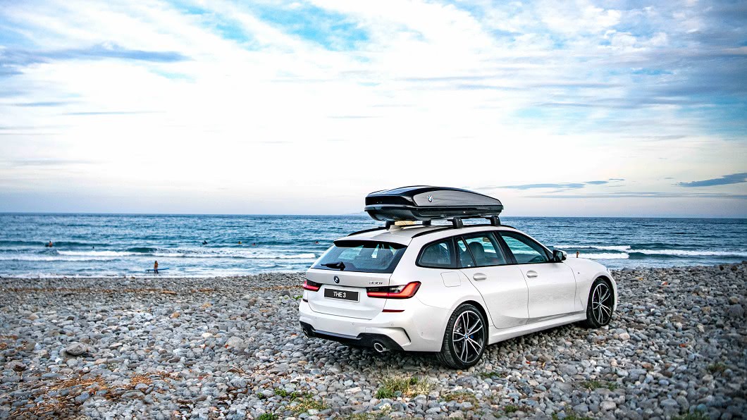 全新BMW 3系列房車、BMW 3系列Touring除擁有由50:50完美車身配重。(圖片來源/ 汎德)