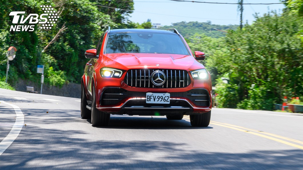 搭配的變速箱是AMG Speedshit TCT九速手自排變速箱，0-100km/h加速僅需要5.3秒即可完成。