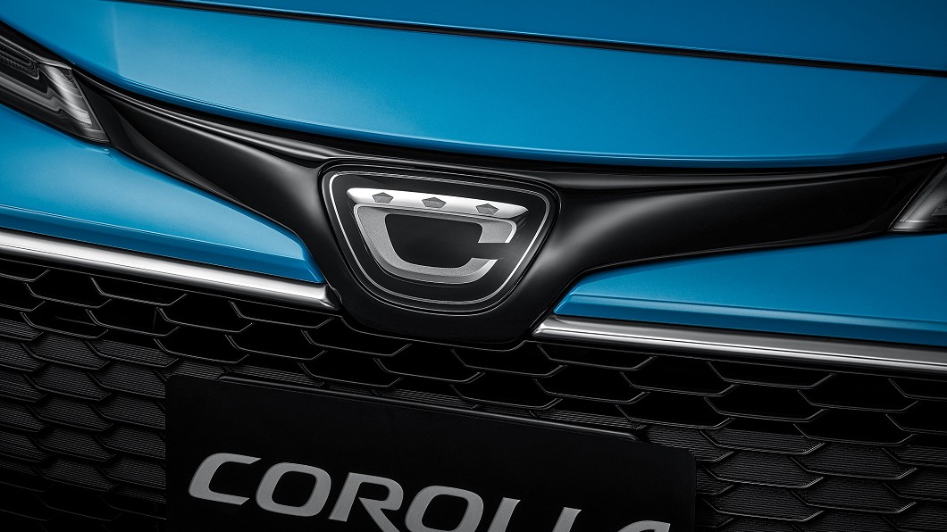 車頭換上與日規車型相同之專屬徽飾。(圖片來源/ Toyota)