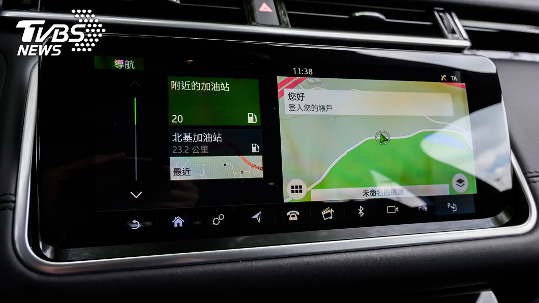 中央兩組10吋高畫質觸控螢幕,可以創造出便利的使用體驗。