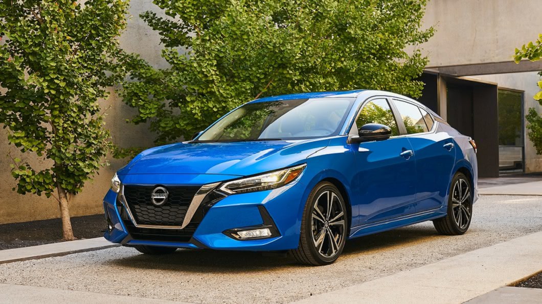 Nissan Sentra大改款後，外觀像是縮小版的Altima。(圖片來源/ Nissan)