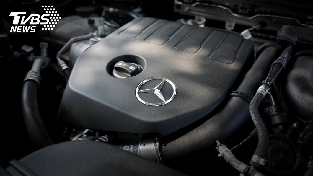 GLA 200所採用的引擎是1.3升四缸渦輪增壓引擎,可以產生163hp的最大馬力。