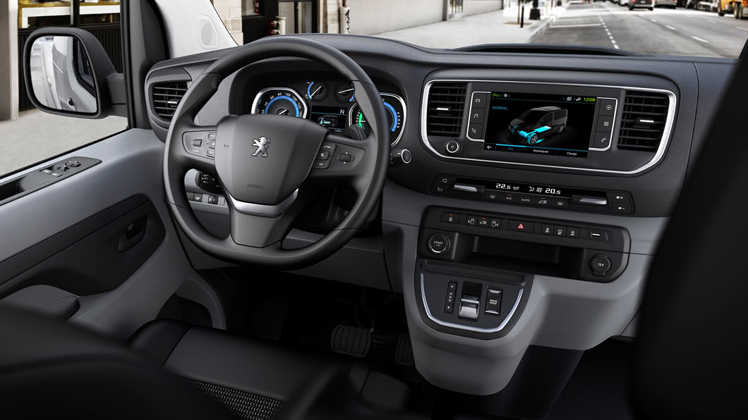 高階Asphalt車型具備有語音識別功能的3D導航系統、抬頭顯示器、車道偏離警示、倒車顯影功能。(圖片來源/ Peugeot)