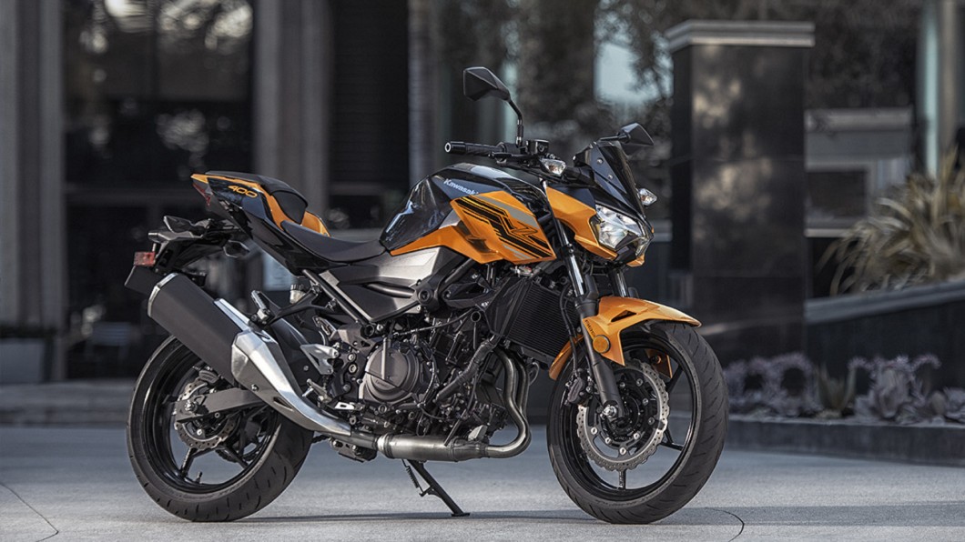 Kawasaki Z400與Ninja 400採用相同底盤及引擎,但街車設定使Z400較Ninja400更適合在都會區中騎乘。(圖片來源/ Kawasaki)
