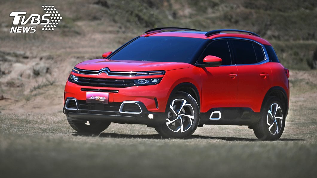 外型設計方面,C5 Aircross以法系車拿手的強烈設計感,帶來相當強烈的視覺印象。