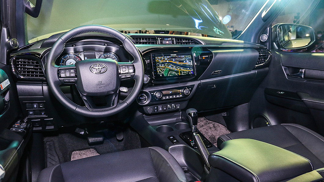 Hilux透過細節調整使內裝質感大幅提升。