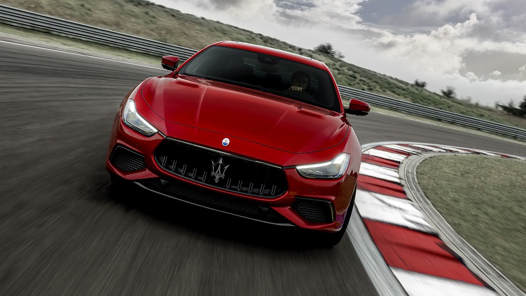 Ghibli Trofeo的0-100km加速僅需4.3秒，極速高達326km/h，與QP Trofeo號稱Maserati史上最快的跑房車。(圖片來源/ Maserati)