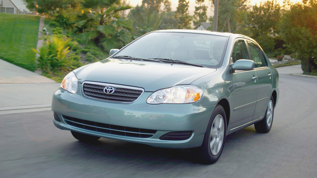 2000年在台銷售的第九代Corolla,在台灣首次使用Altis車名和消費者見面,剛發表就成為國產車市場的熱門選項。(圖片來源/ Toyota)