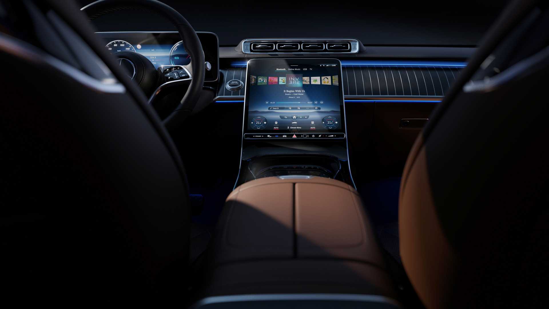 新一代M-Benz S-Class漸少實體按鍵數量後,將許多功能都整合在中央螢幕中。(圖片來源/ Mercedes-Benz)