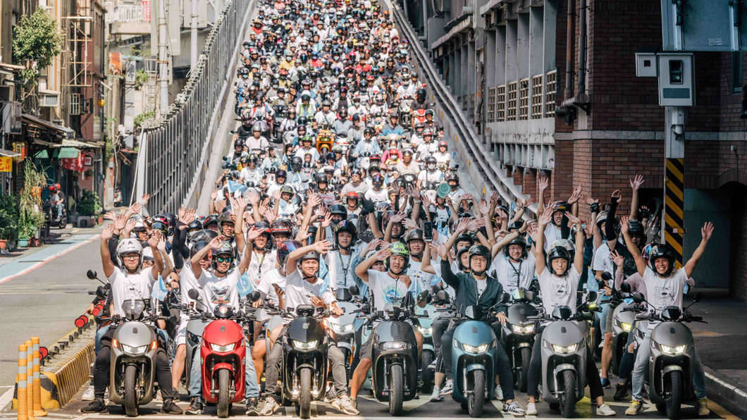 電動機車瀑布再現! Gogoro 快閃台北橋