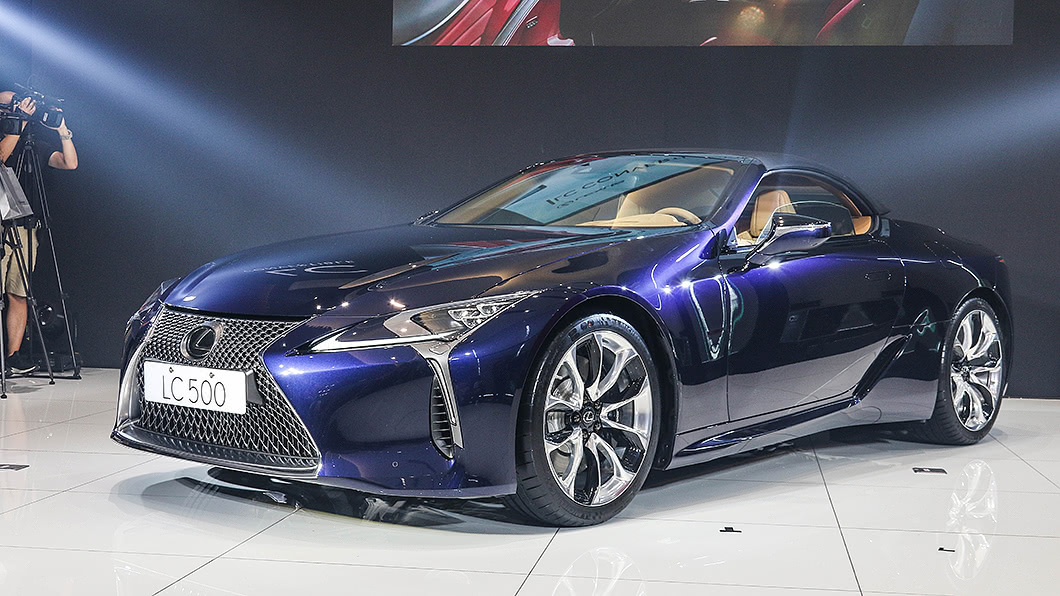 LC 500 Convertible同步推出Limited Edition限時限量車型，開出620萬元價格。