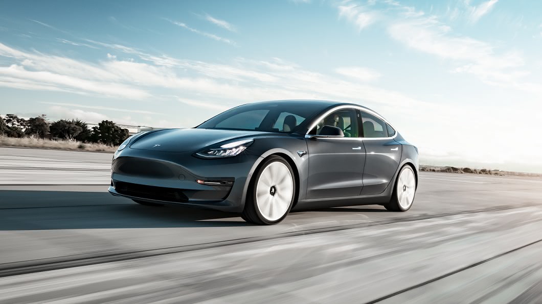 為讓入門價格下探,Tesla電動掀背車電池容量與續航力可能下修至與ID.3相近範圍。(圖片來源/ Tesla)
