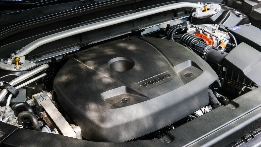 XC60 Polestar Engineered具備422匹馬力、68.3公斤米扭力綜效輸出。