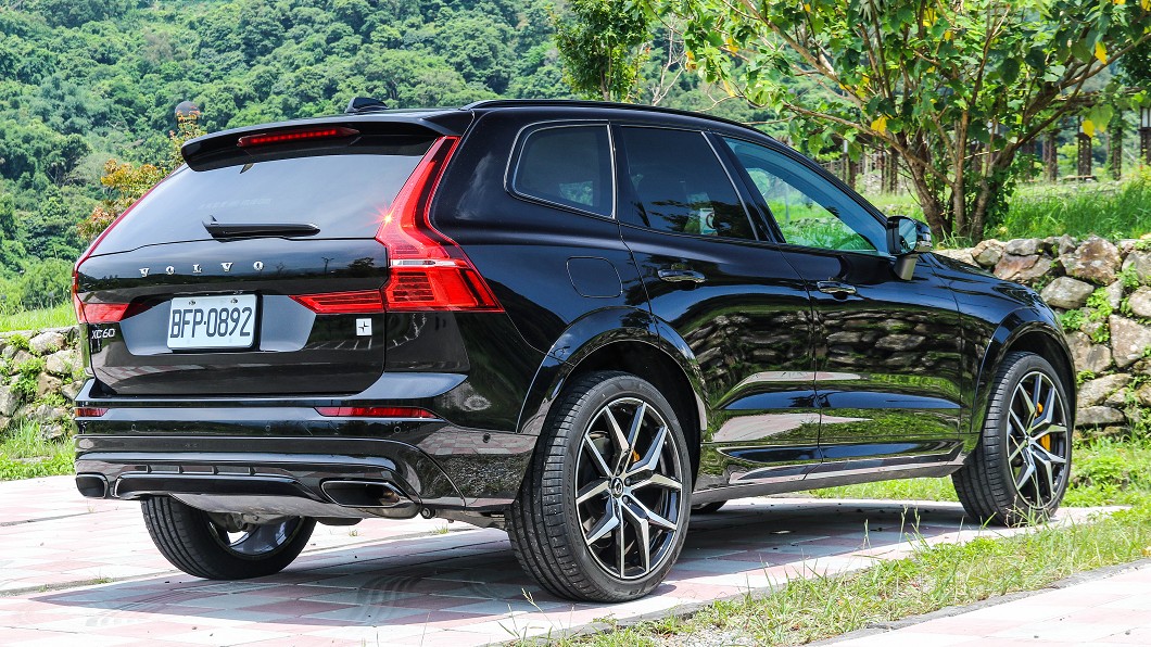 XC60 Polestar Engoneered以XC60 T8動力為基礎，大幅強化動力與底盤設定。