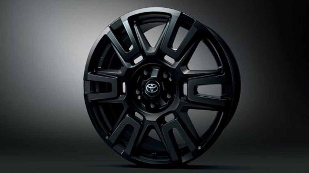GR Parts套件提供18吋消光黑鋁圈。(圖片來源/ Toyota)