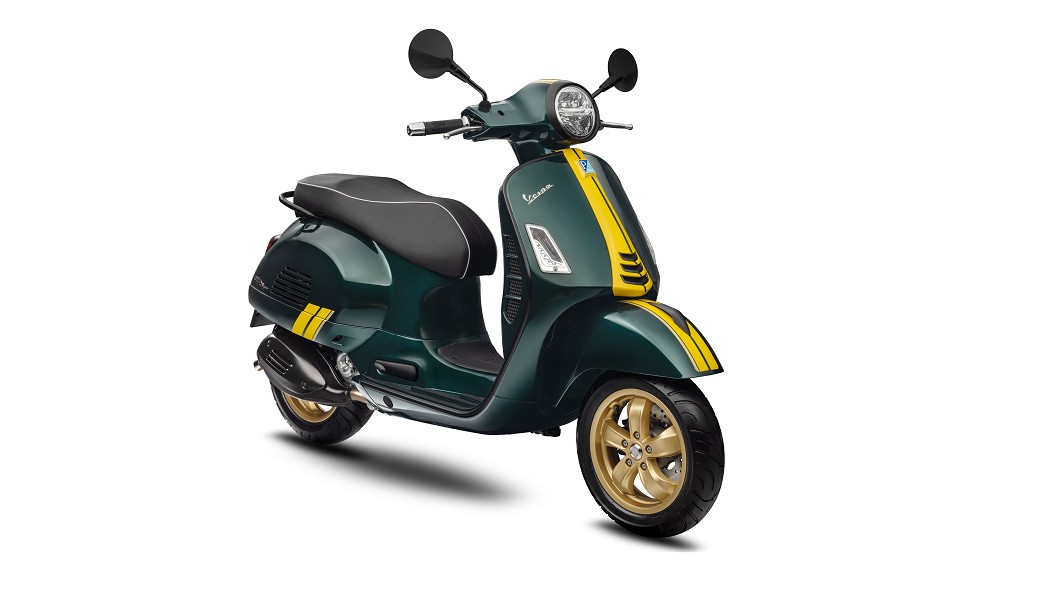 Vespa GTS 300 Racing Sixties特仕版,有著較大且堅硬的鋼製車體,以及高識別的車側散熱隔柵。(圖片來源/ Vespa)