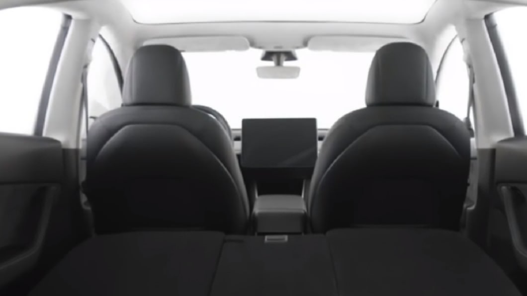 Tesla Model Y第二排兩側座椅可以獨立折疊,使車內空間更靈活運用。(圖片來源/ Tesla)