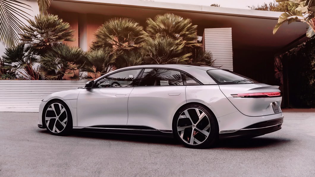 Lucid Air頭、尾燈組皆導入創新設計，兼顧科技感與照明效果。(圖片來源/ Lucid Motors)