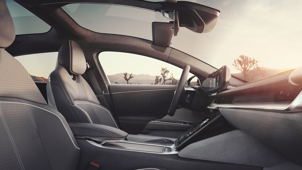 Lucid Air導入玻璃車頂設計。(圖片來源/ Lucid Motors)