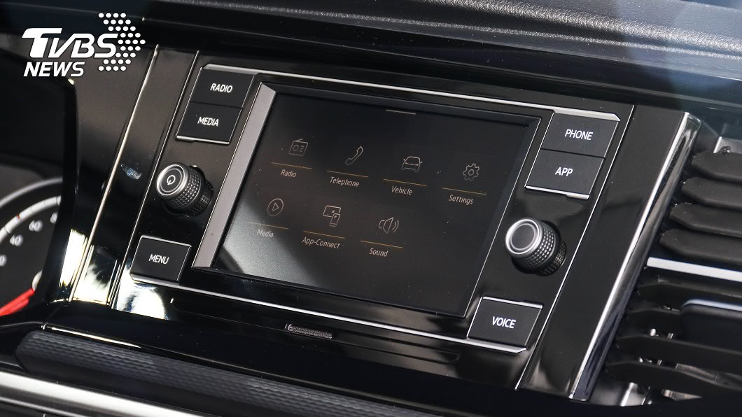 Caravelle 150 L以上標配6.5吋觸控螢幕多媒體系統。