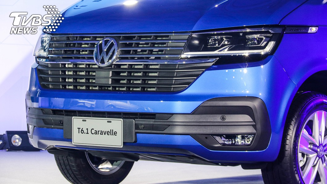 T6.1世代Caravelle換上全新設計車頭造型,運用單體式大型水箱護罩搭配新式樣前保桿。