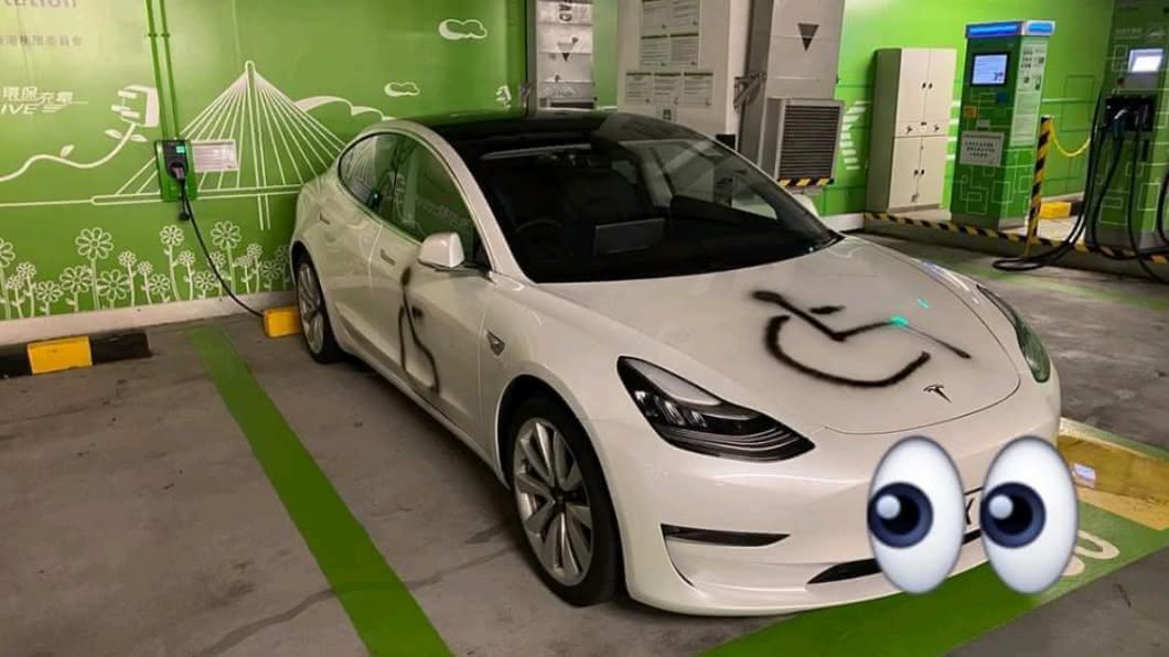 Tesla停電動車位卻被噴漆! 車主可透過「哨兵模式」緝凶
