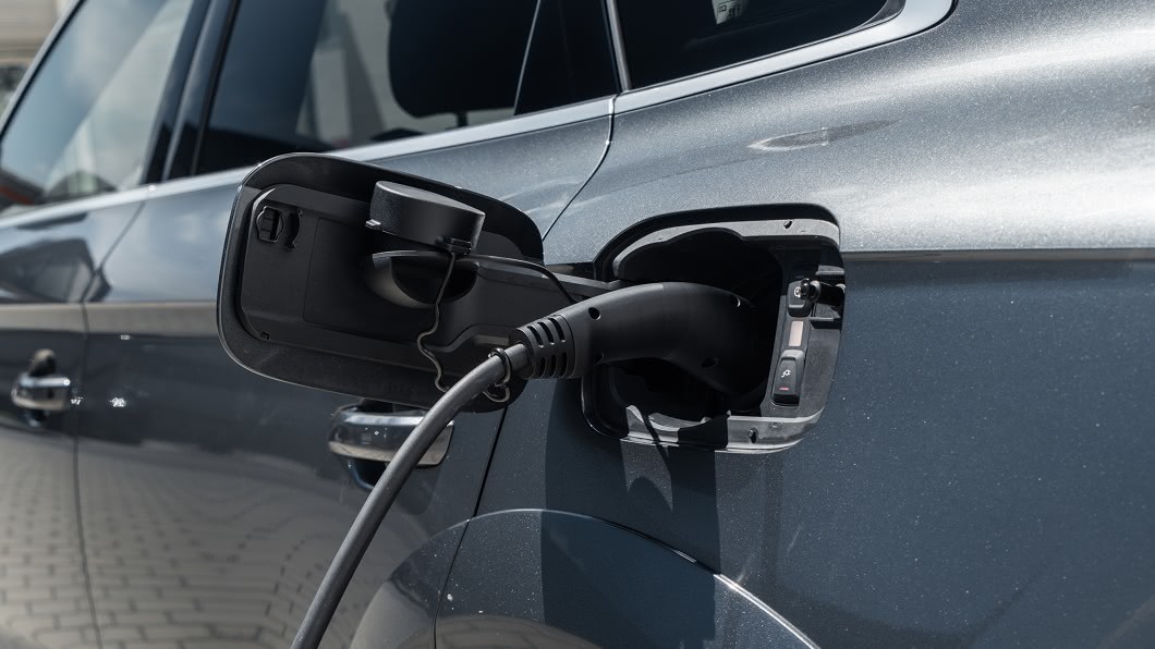插電式油電複合動力 (PHEV) 一向被視為是環保、省油解決方案。(圖片來源/ Abt Sportsline)