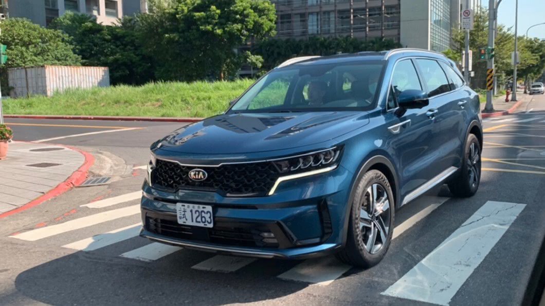 大改款Sorento無偽裝於9月份現身台北街頭。(圖片來源/ 森那美起亞)