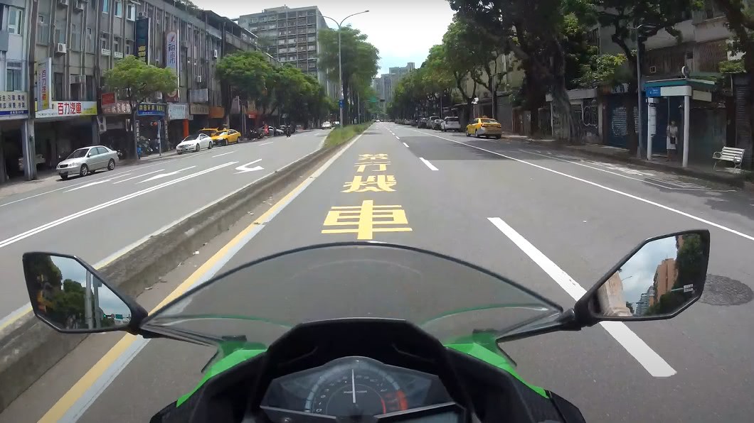 內側「禁行機車」真的安全嗎？　外側車道危險更多
