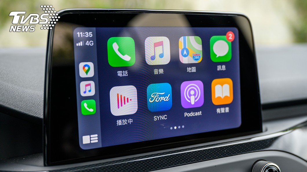 車室中央可以見到8吋液晶觸控螢幕,同時也支援Apple CarPlay以及Android Auto等手機擴充功能。