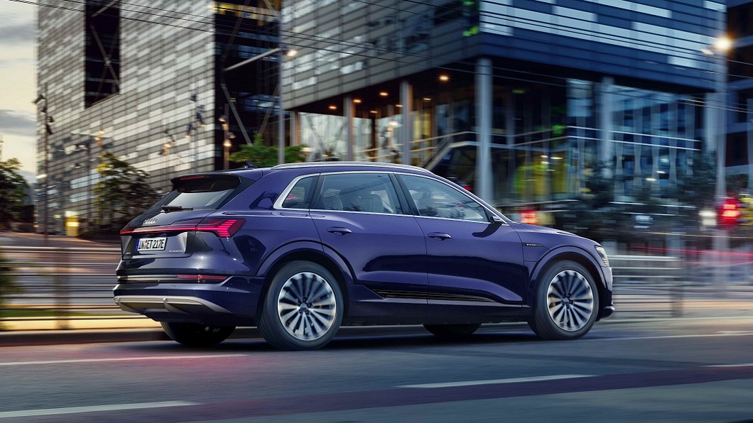 e-tron 50 quattro S line預計12月下旬可以開始交車。(圖片來源/ Audi)