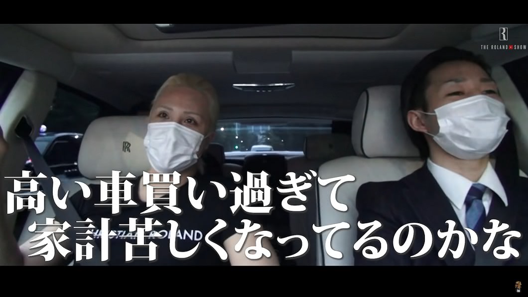 羅蘭教導司機該如何開車。(圖片來源/ THE ROLAND SHOW【公式】Youtube)