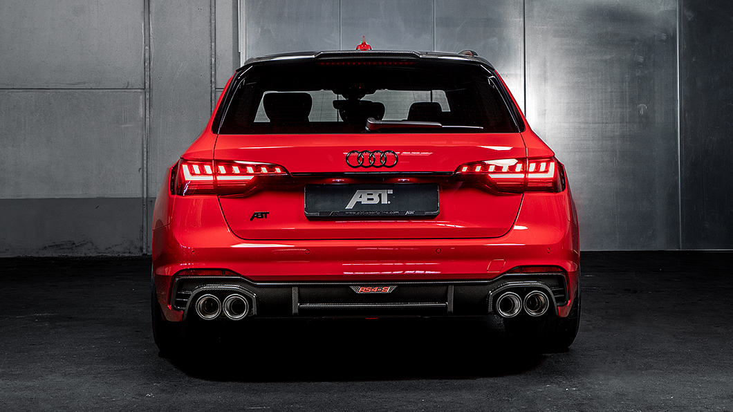 車尾植入碳纖維後保桿分流器與車頂尾翼。(圖片來源/ Abt Sportsline)
