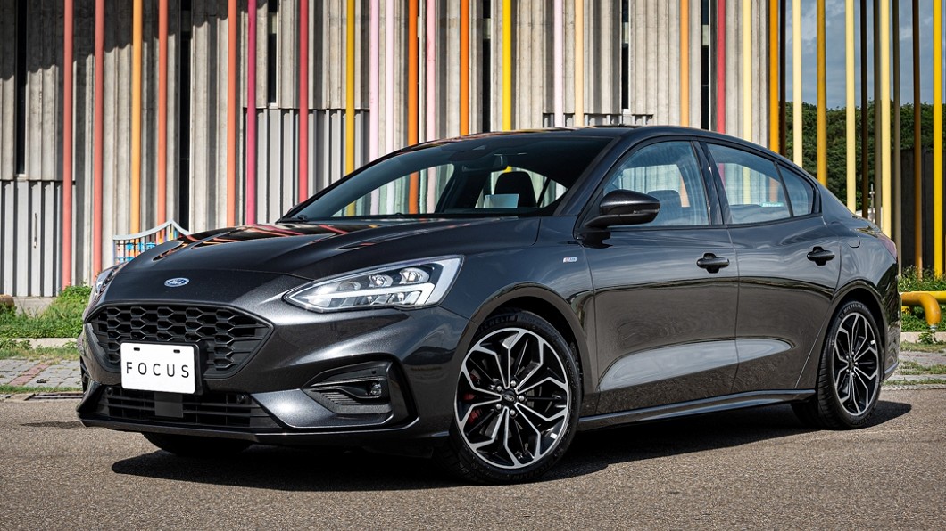Focus房車於推出20.75年式同時新增ST-Line Lommel版車型。(圖片來源/ Ford) 