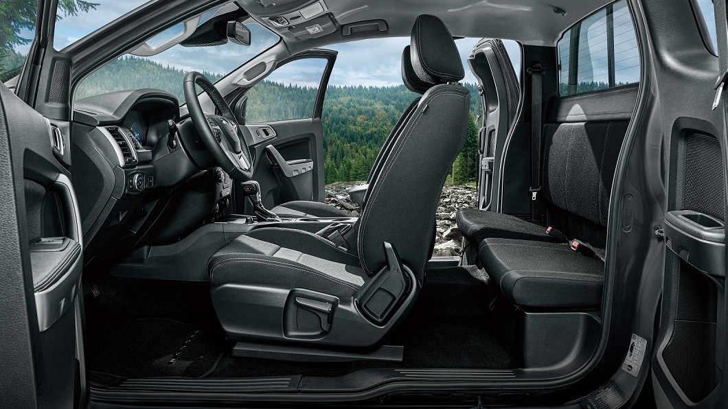Ford Ranger職人型採用獨特的一廂半車身座艙與中央對開式車門設計。(圖片來源/ Ford)