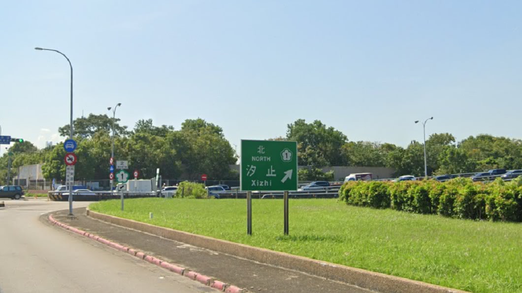 駕駛人在高速公路上都應遵守沿車道行駛、保持安全車距、不併駛、依規定變換車道等基本交通原則。(圖片來源/ Google Map)